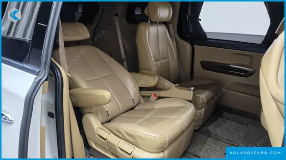 KIA CARNIVAL 7-SEATER HI-LIMOUSINE