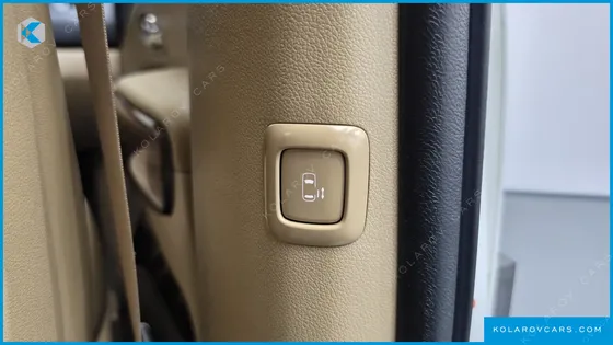 KIA CARNIVAL 7-SEATER HI-LIMOUSINE