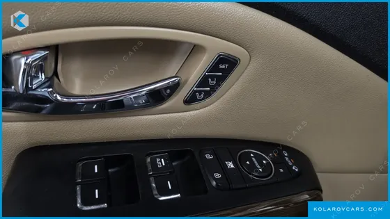 KIA CARNIVAL 7-SEATER HI-LIMOUSINE