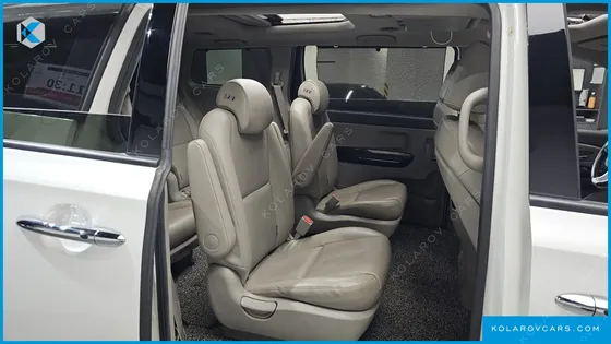 KIA CARNIVAL 9-SEATER PRESTIGE