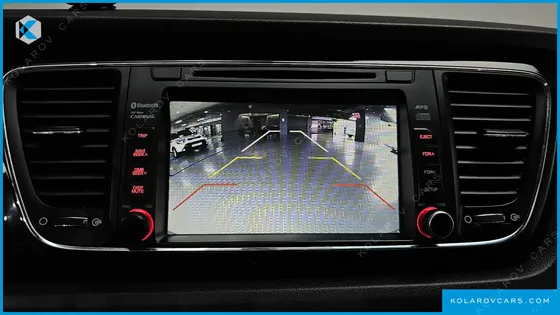 KIA CARNIVAL 9-SEATER PRESTIGE