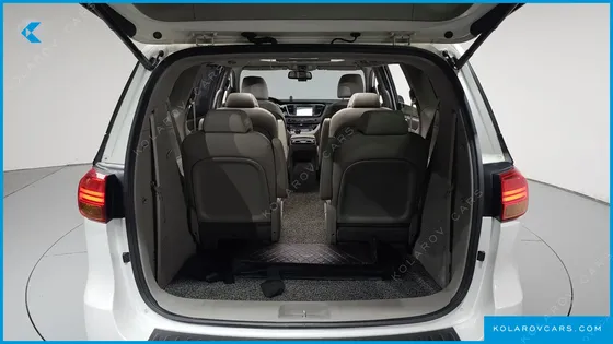 KIA CARNIVAL 9-SEATER PRESTIGE