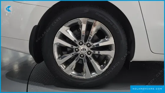 KIA CARNIVAL 9-SEATER PRESTIGE