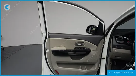 KIA CARNIVAL 9-SEATER PRESTIGE