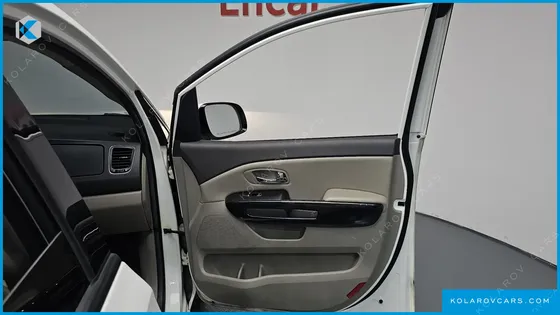 KIA CARNIVAL 9-SEATER PRESTIGE