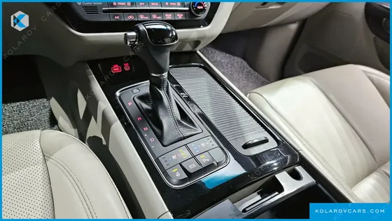 KIA CARNIVAL 9-SEATER NOBLESSE