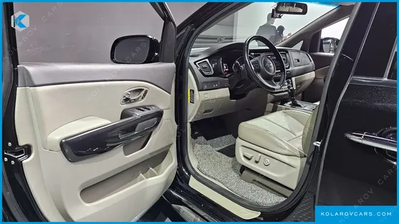 KIA CARNIVAL 9-SEATER NOBLESSE