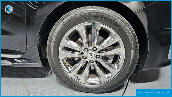 KIA CARNIVAL 9-SEATER NOBLESSE