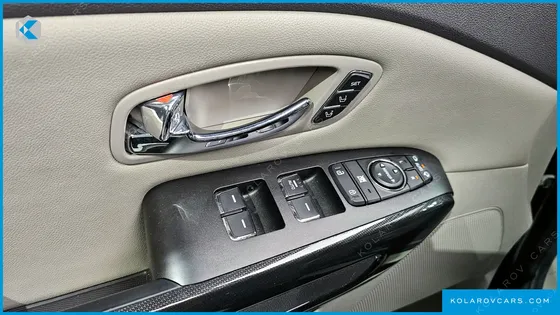 KIA CARNIVAL 9-SEATER NOBLESSE