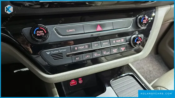 KIA CARNIVAL 9-SEATER NOBLESSE