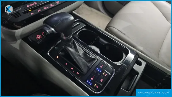 KIA CARNIVAL 9-SEATER PRESTIGE