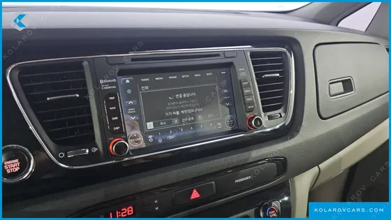 KIA CARNIVAL 9-SEATER PRESTIGE