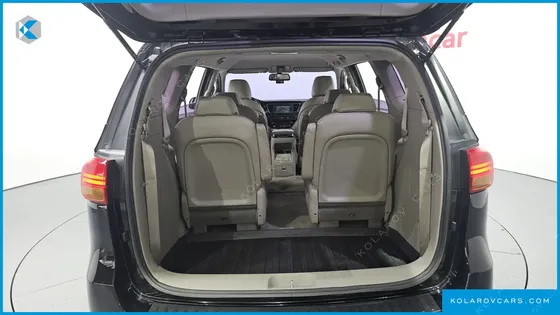 KIA CARNIVAL 9-SEATER PRESTIGE