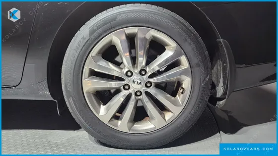 KIA CARNIVAL GASOLINE 9-SEATER NOBLESSE