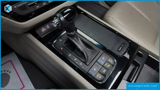KIA CARNIVAL GASOLINE 9-SEATER NOBLESSE