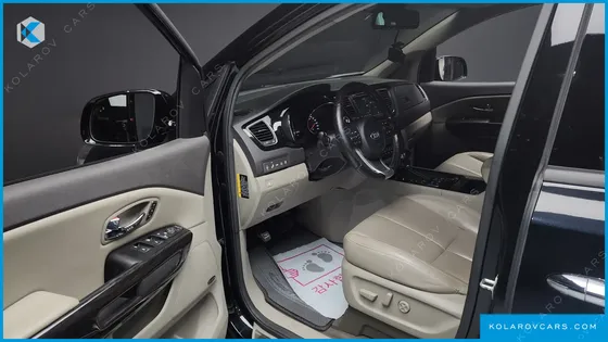 KIA CARNIVAL GASOLINE 9-SEATER NOBLESSE