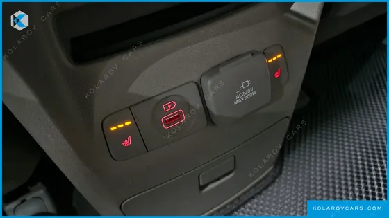 KIA CARNIVAL GASOLINE 9-SEATER NOBLESSE