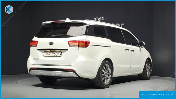 KIA CARNIVAL GASOLINE 9-SEATER NOBLESSE