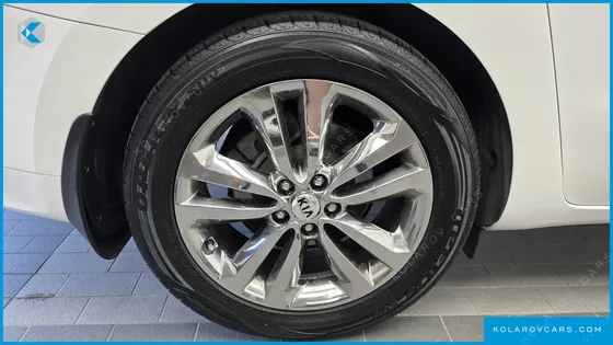 KIA CARNIVAL GASOLINE 9-SEATER NOBLESSE