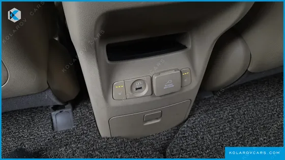 KIA CARNIVAL GASOLINE 9-SEATER NOBLESSE