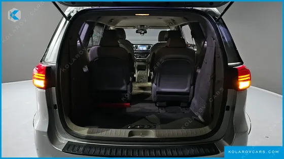 KIA CARNIVAL 9-SEATER PRESTIGE