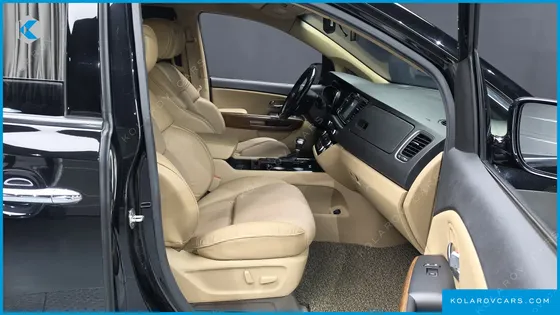 KIA CARNIVAL GASOLINE 9-SEATER HI-LIMOUSINE