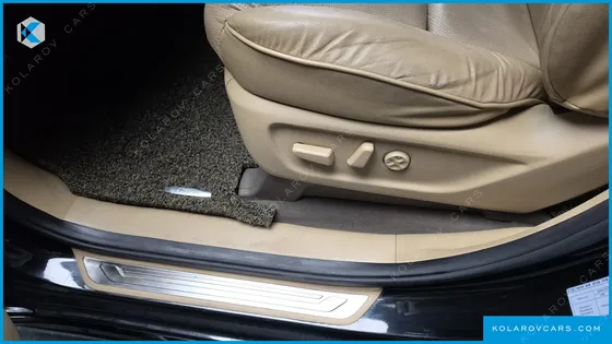 KIA CARNIVAL GASOLINE 9-SEATER HI-LIMOUSINE