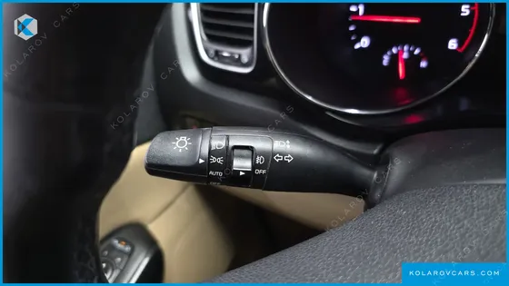 KIA CARNIVAL 9-SEATER PRESTIGE