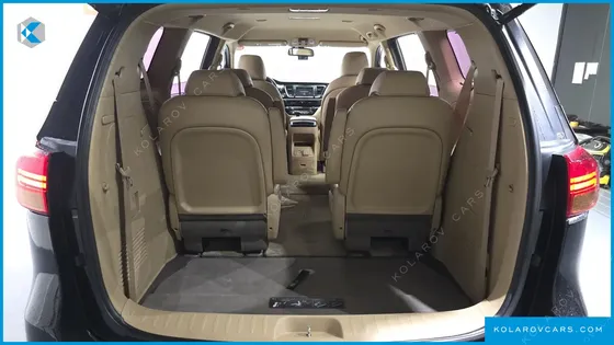 KIA CARNIVAL 9-SEATER PRESTIGE