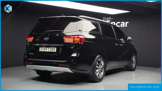 KIA CARNIVAL 9-SEATER NOBLESSE