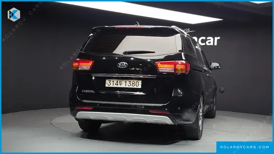 KIA CARNIVAL 9-SEATER NOBLESSE