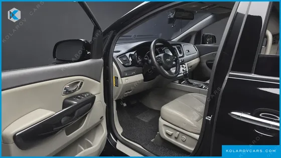 KIA CARNIVAL 9-SEATER NOBLESSE