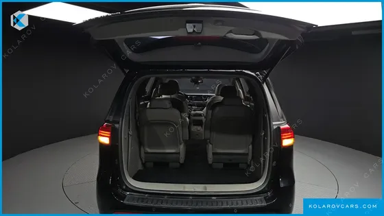 KIA CARNIVAL 9-SEATER NOBLESSE