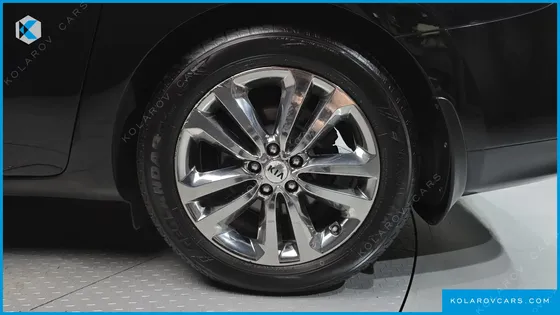 KIA CARNIVAL 9-SEATER NOBLESSE