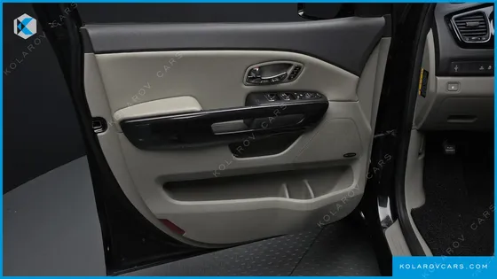 KIA CARNIVAL 9-SEATER NOBLESSE