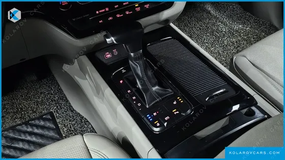 KIA CARNIVAL 7-SEATER LIMOUSINE