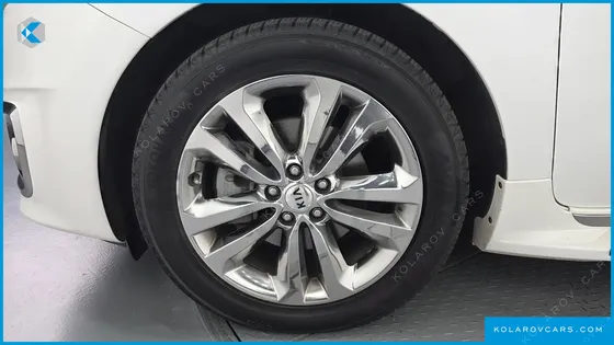 KIA CARNIVAL 9-SEATER PRESTIGE