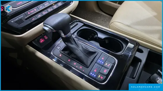 KIA CARNIVAL 9-SEATER PRESTIGE