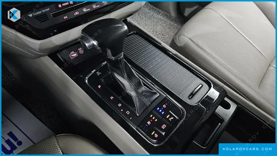 KIA CARNIVAL 9-SEATER NOBLESSE