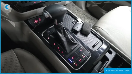KIA CARNIVAL 9-SEATER PRESTIGE