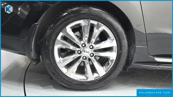 KIA CARNIVAL 9-SEATER PRESTIGE