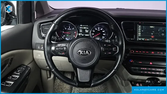 KIA CARNIVAL 11-SEATER NOBLESSE
