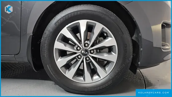 KIA CARNIVAL 11-SEATER NOBLESSE