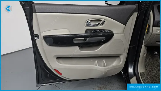 KIA CARNIVAL 11-SEATER NOBLESSE