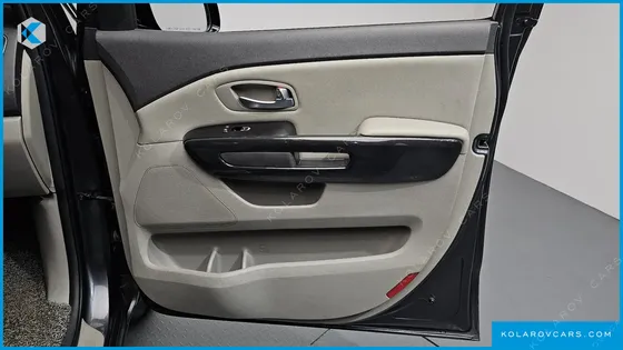 KIA CARNIVAL 11-SEATER NOBLESSE