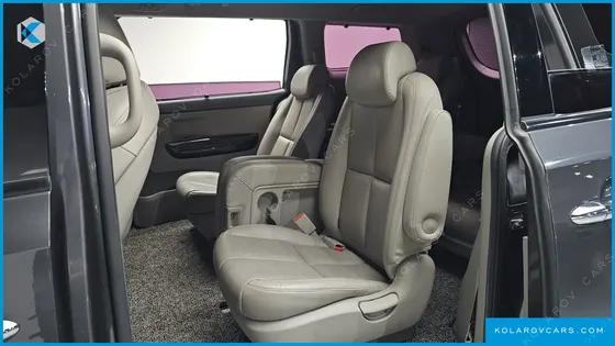 KIA CARNIVAL 11-SEATER NOBLESSE