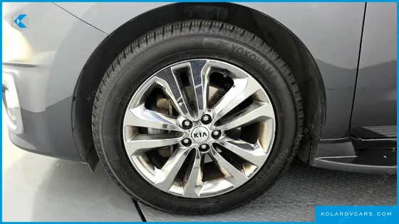 KIA CARNIVAL 9-SEATER PRESTIGE