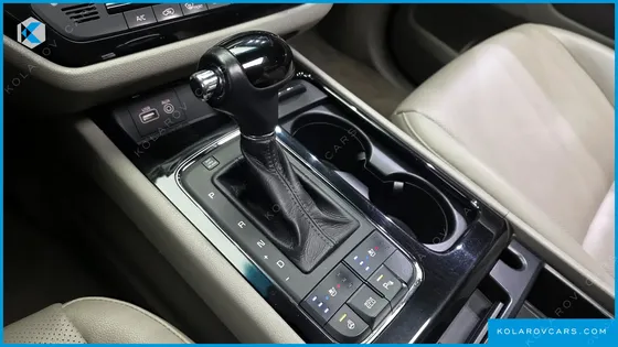KIA CARNIVAL 9-SEATER PRESTIGE