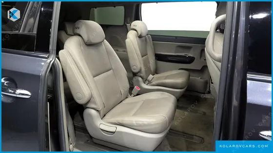 KIA CARNIVAL 9-SEATER PRESTIGE