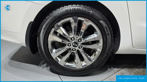 KIA CARNIVAL 9-SEATER NOBLESSE